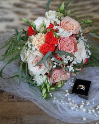 Le bouquet et les alliances photographiés par l'organisatrice du mariage de rennes